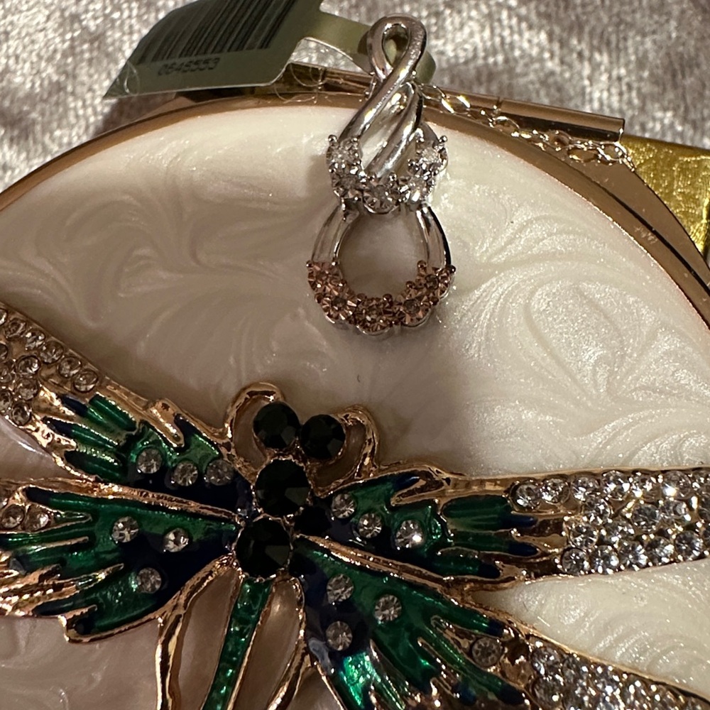SOLD. Very Pretty Genuine Diamond Infinity Pendant NWT - Picture 10 of 11